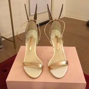 Minor scratches in the sole